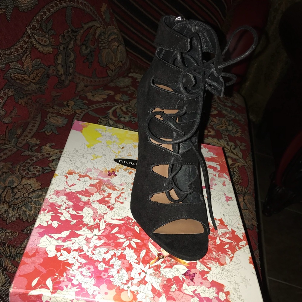 Chinese laundry heel